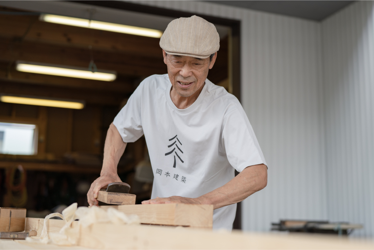 損得勘定をせず、手間を惜しまない父の背中。